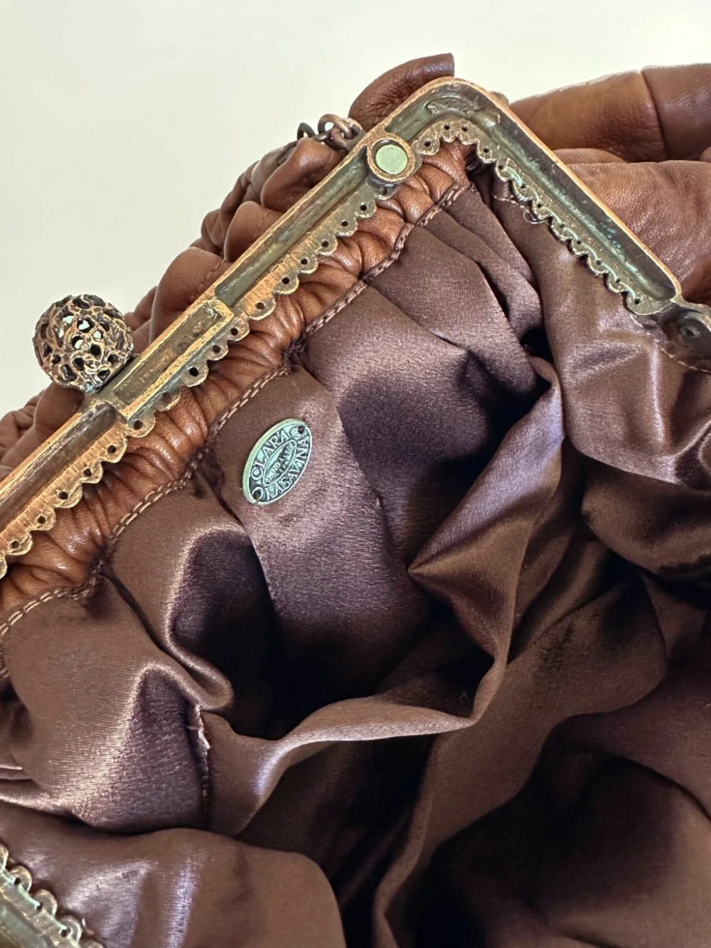 NWOT Clara Kasavina Handmade USA Brown Leather Kiss Lock Ruffle Handbag Purse